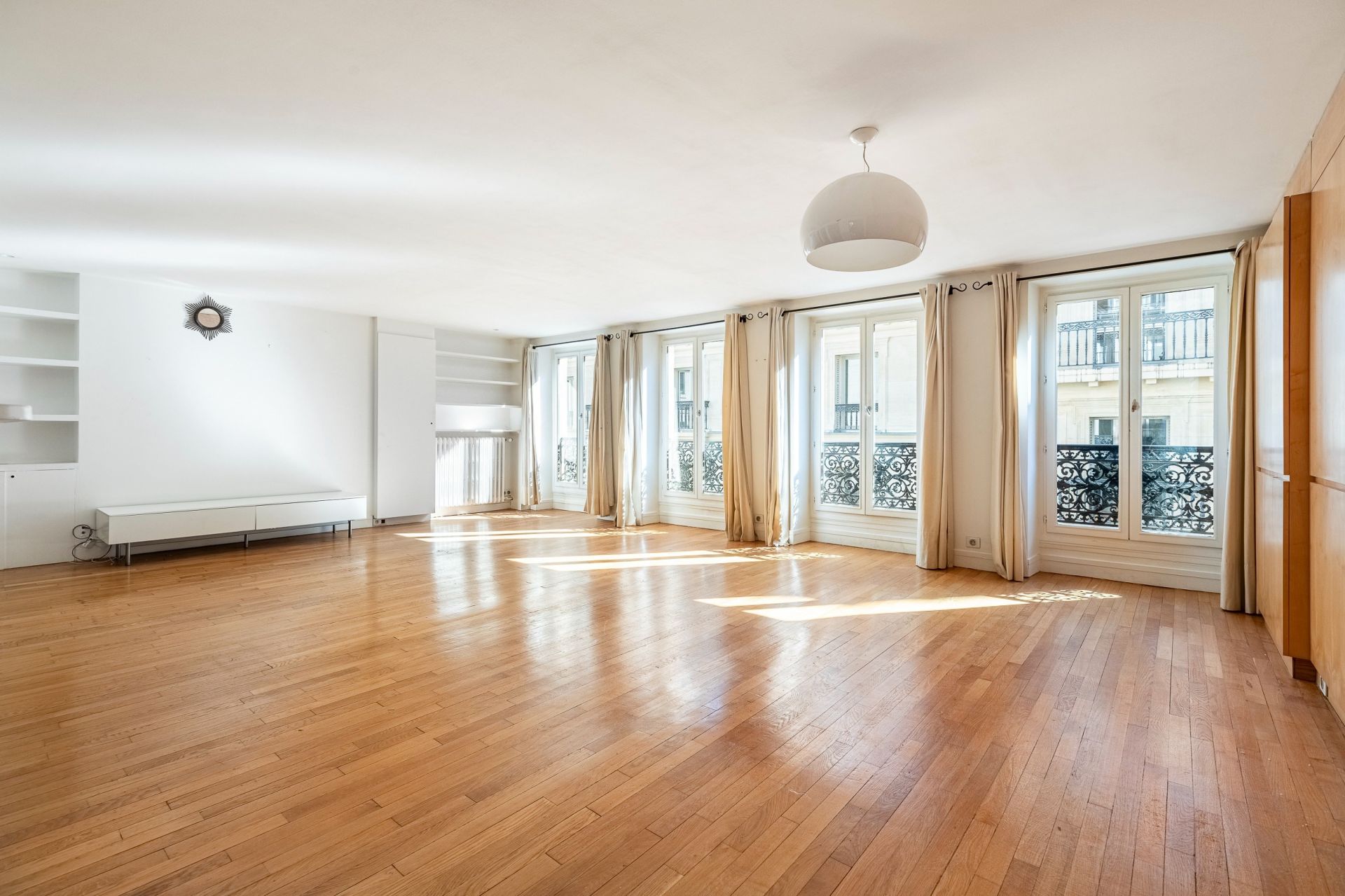 Vente Appartement 5&nbsp;Pièces 135&nbsp;m² Paris 2