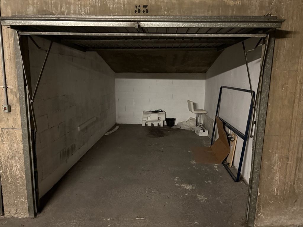 box en vente sur PARIS (75018)